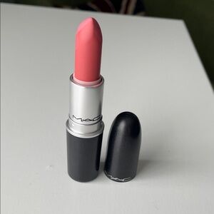 MAC RETRO MATTE Lipstick RUNWAY HIT